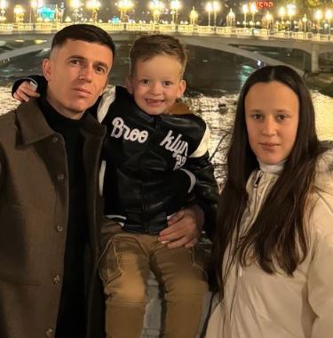 Jasir Asani with his family